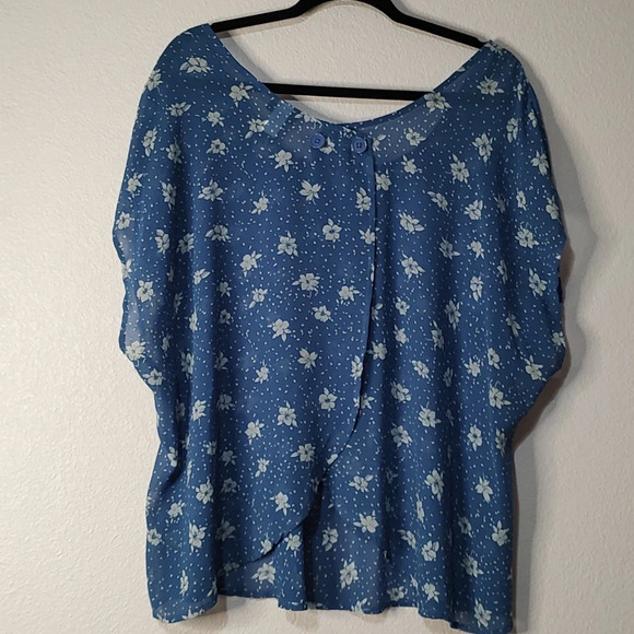 Torrid Blue and White Sleeveless Floral Top Size 2 - Picture 2 of 5